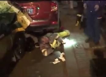 大爷拍照吃瓜视频,揭秘街头美食背后的故事