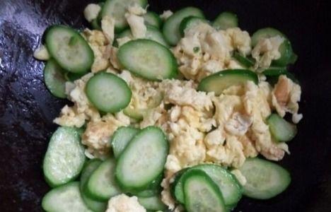 孕期吃荷兰瓜好吗,孕期适量食用荷兰瓜有益健康