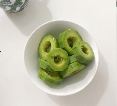 羊角蜜瓜要削皮吃,皮薄肉厚,尽享削皮美味