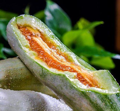 非洲美女吃脆瓜,尽展异域风情